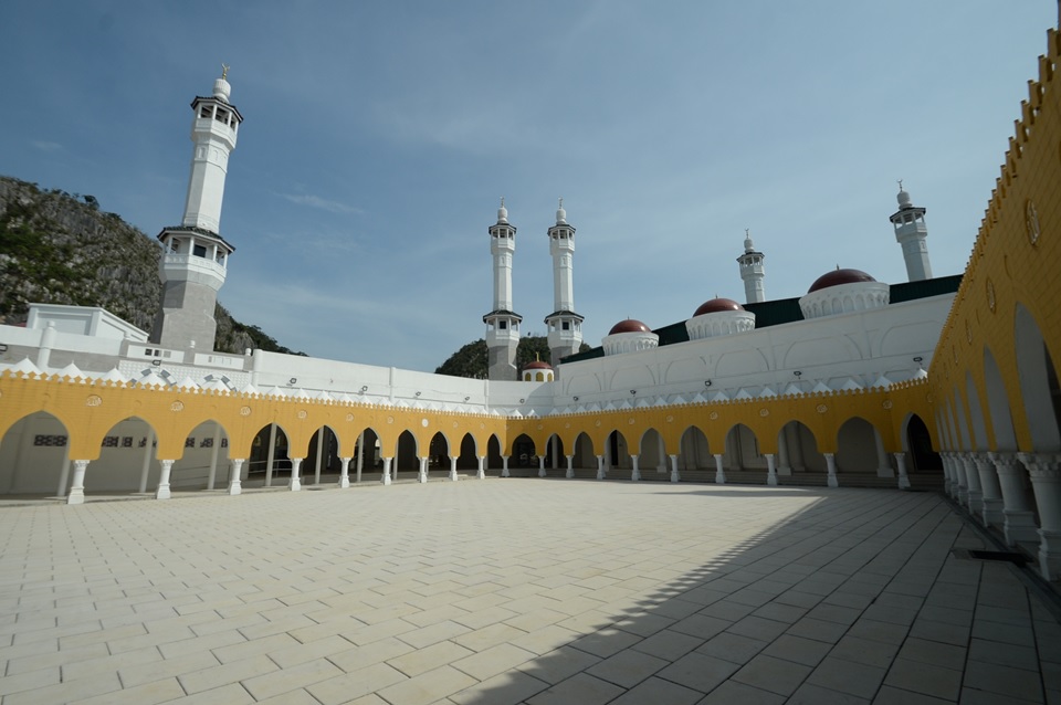 Pembukaan Masjid Razaleigh Mirip Masjidil Haram Ditangguh Susulan COVID-19