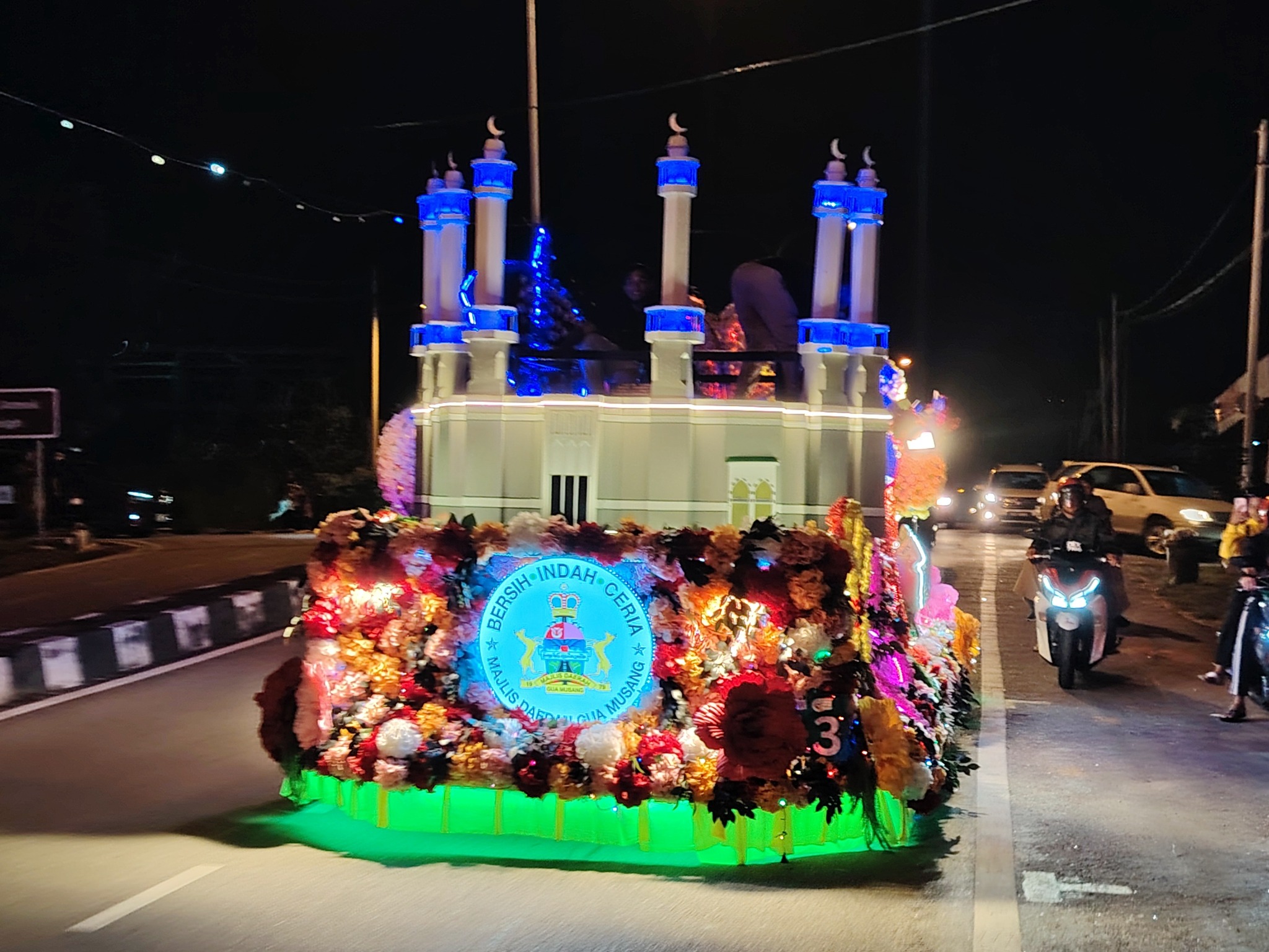 PERARAKAN KERETA BERHIAS MDGM 2025 DI SEKITAR BANDAR GUA MUSANG