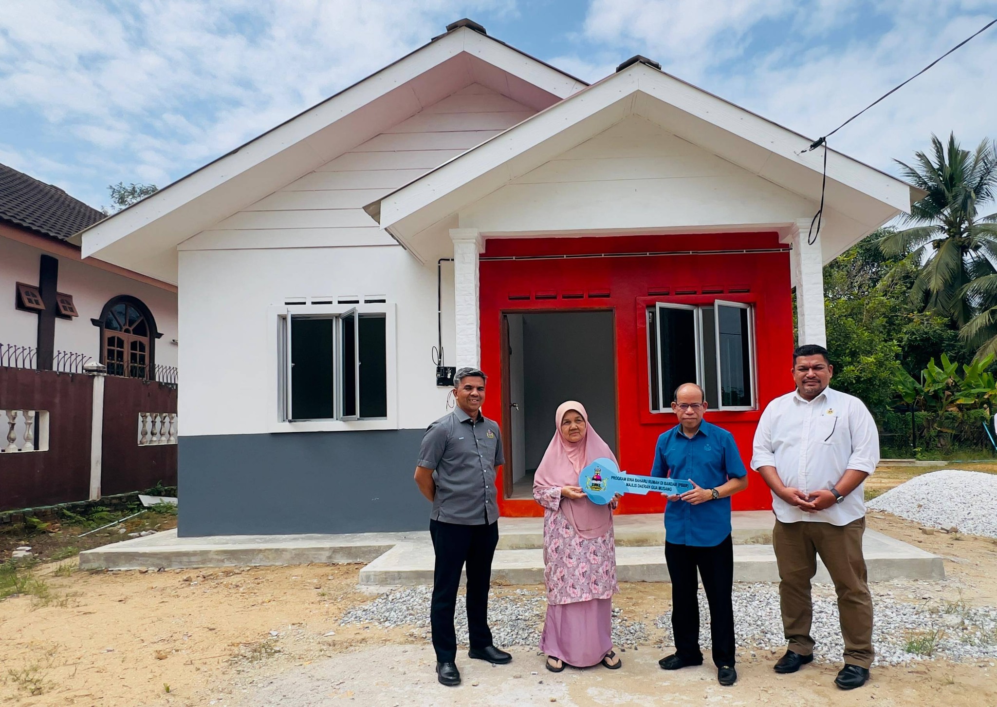 MAJLIS PENYERAHAN RUMAH PROGRAM BINA BARU RUMAH DI BANDAR (PBBR) FASA 2 DI GUA MUSANG