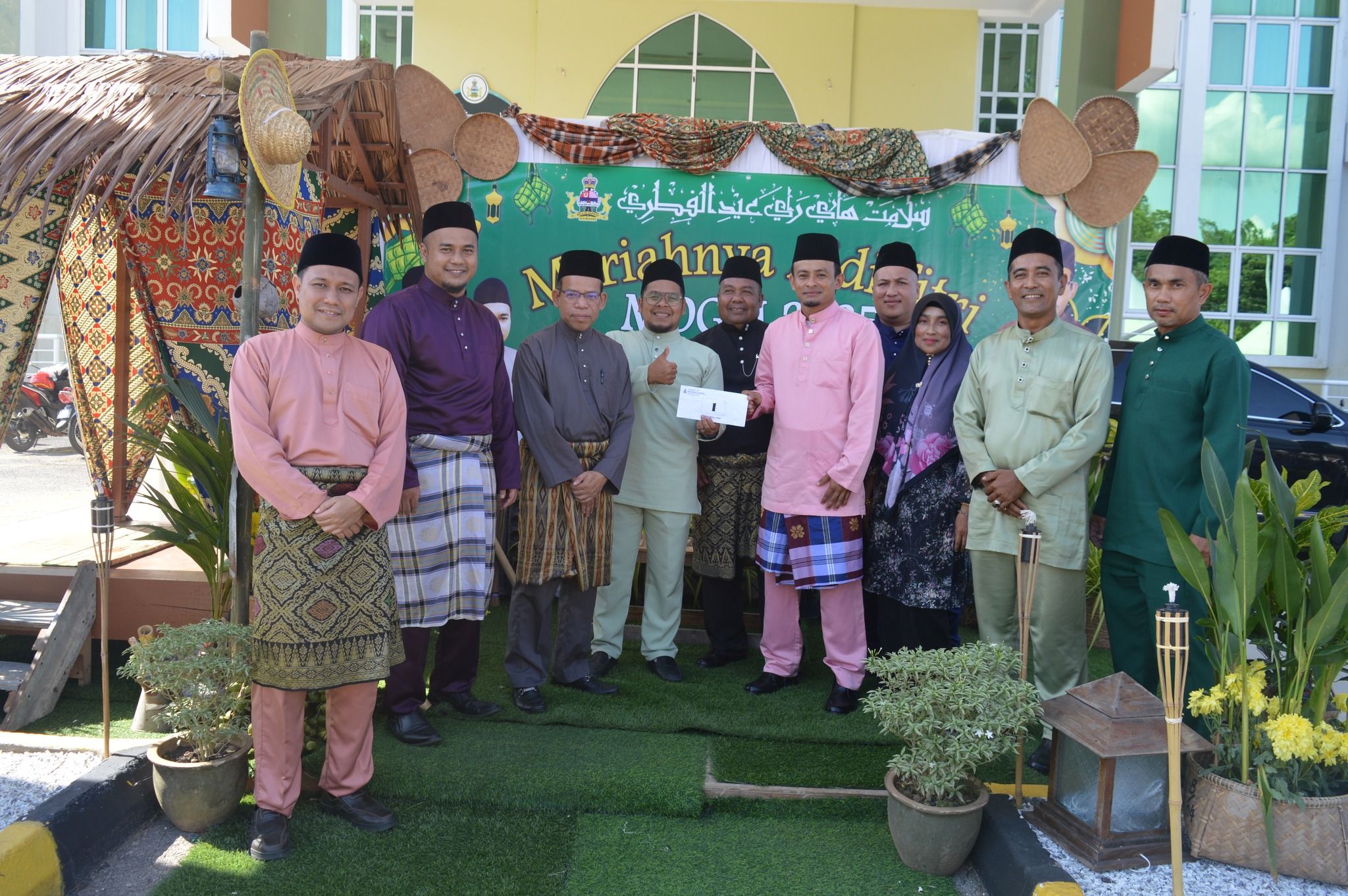 /index.php/component/ajax/?p=image&src=%7B%22file%22%3A%22images%2F2025%2FBerita%2FMeriahnya+Aidilfitri+2025%2F3.jpg%22%2C%22thumbnail%22%3A%22%2C%22%7D&hash=80c2fd82